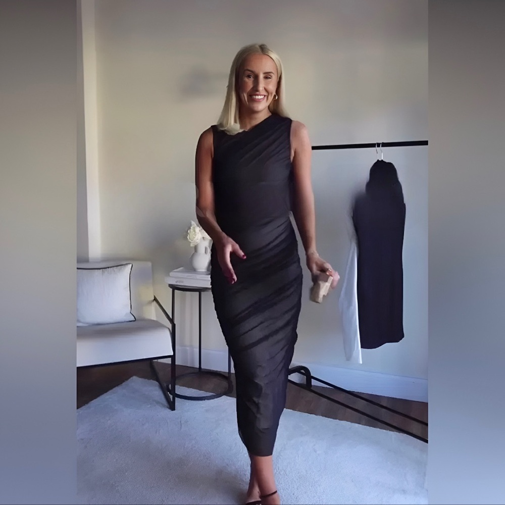 🆕(NWT) ZARA Bloggers Fav Mixed Tulle Dress. Size SMALL. Has slip underneath!